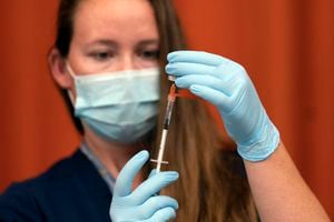 Personas no vacunadas tiene una probabilidad 25 veces mayor de morir de coronavirus