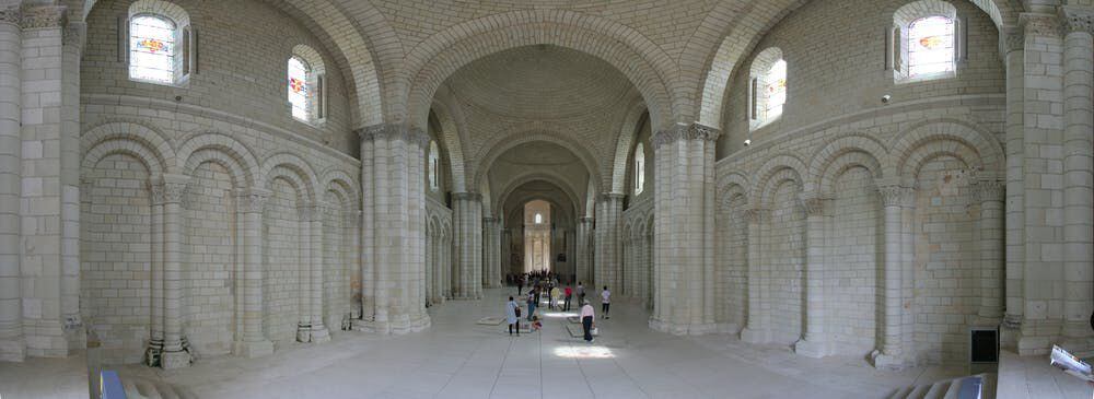 Interior de la iglesia de la Abadía de Fontevraud.