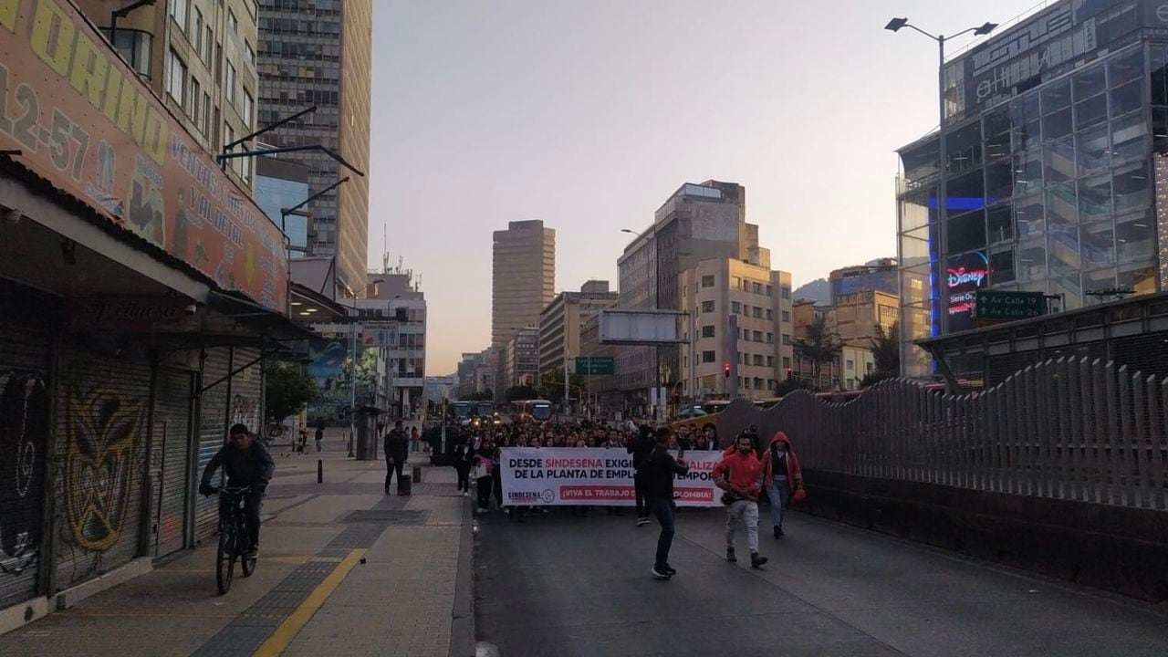 La movilidad en el centro de Bogotá se ha visto afectada como consecuencia de una manifestación que se dirige a las dependencias del Ministerio de Hacienda.