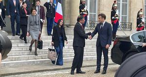 Gustavo Petro se reunió con Emmanuel Macron en París, Francia.