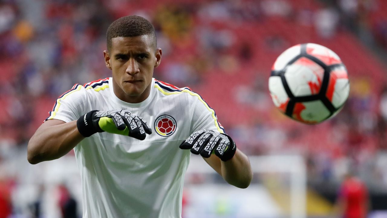 GLENDALE, AZ - JUNE 25: Goalkeeper Cristian Bonilla #23 of Colombia warms up before the 2016 Copa America Centenario third place match against the United States at University of Phoenix Stadium on June 25, 2016 in Glendale, Arizona. (Photo by Getty Images/Christian Petersen)