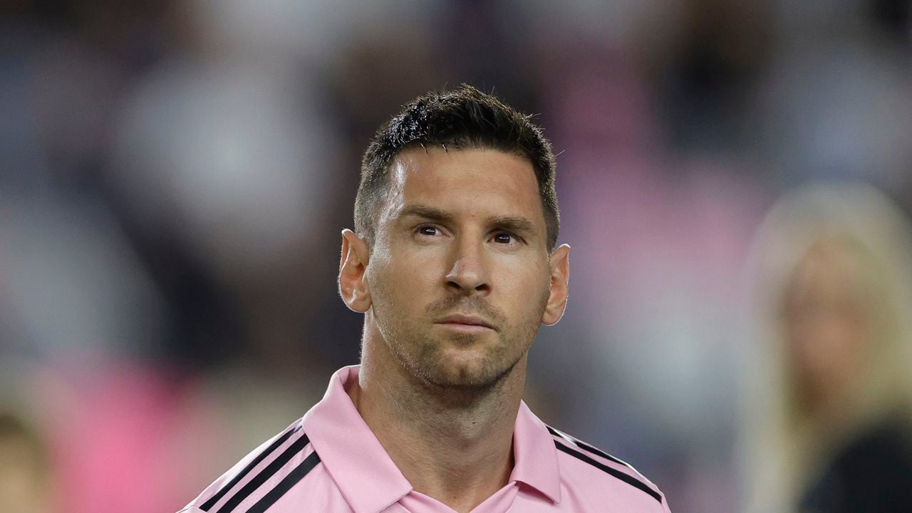 FORT LAUDERDALE, FLORIDA - SEPTEMBER 20: Lionel Messi #10 of Inter Miami looks on before the match between Toronto FC and Inter Miami CF at DRV PNK Stadium on September 20, 2023 in Fort Lauderdale, Florida. (Photo by Carmen Mandato/Getty Images)