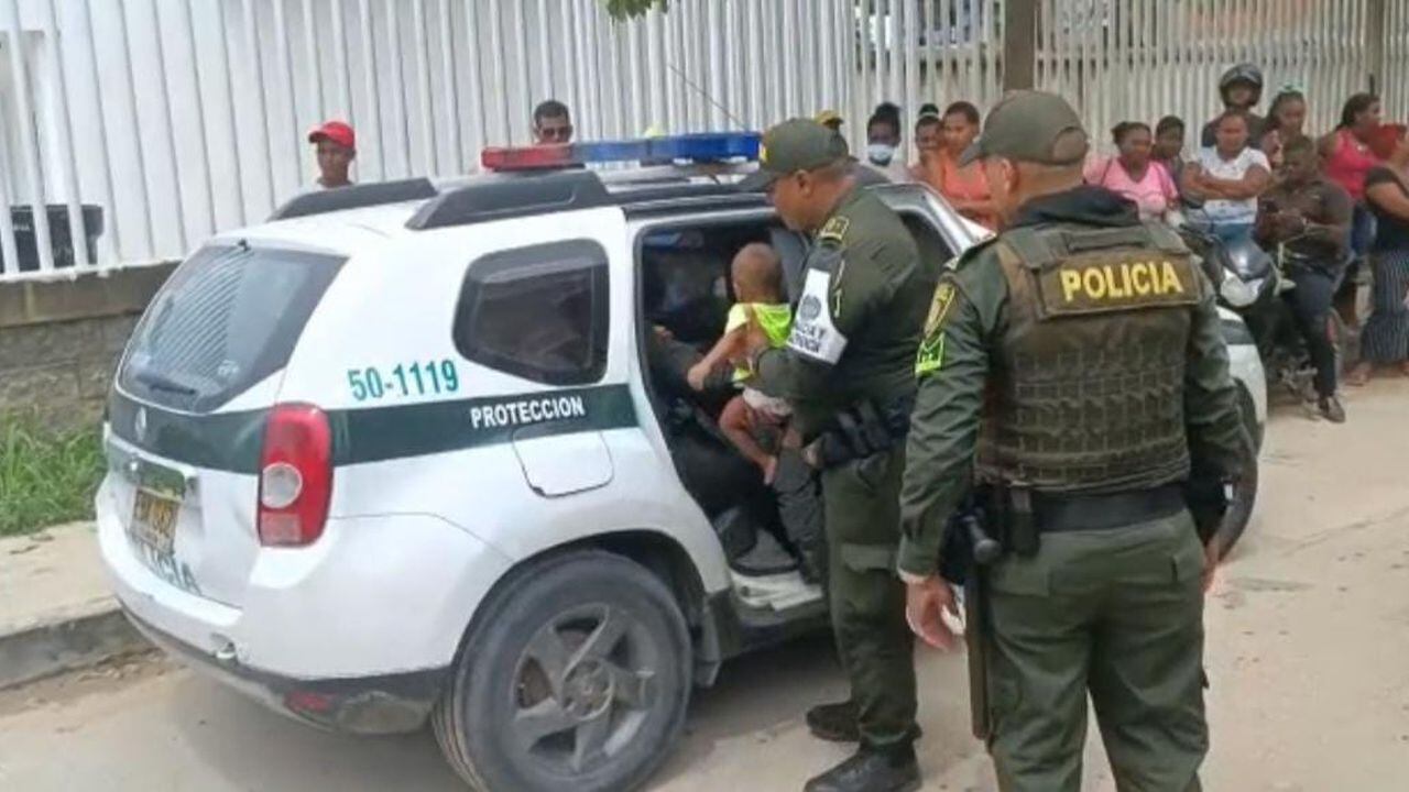 Policía de Cartagena rescata a tres niños abandonados.