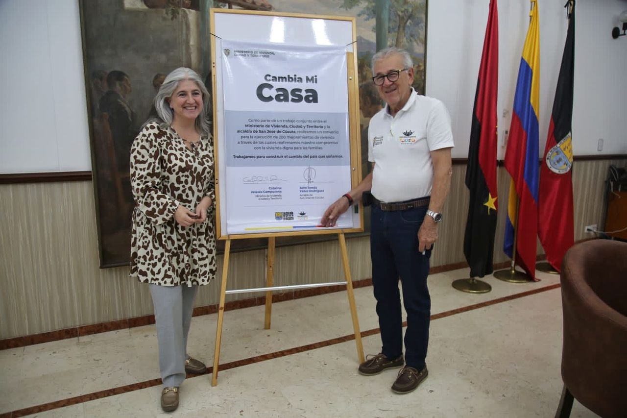 la ministra de Vivienda y el alcalde de Cúcuta, Jairo Tomás Yáñez Rodríguez, firmaron un convenio para beneficiar con intervenciones en sus viviendas a 200 familias