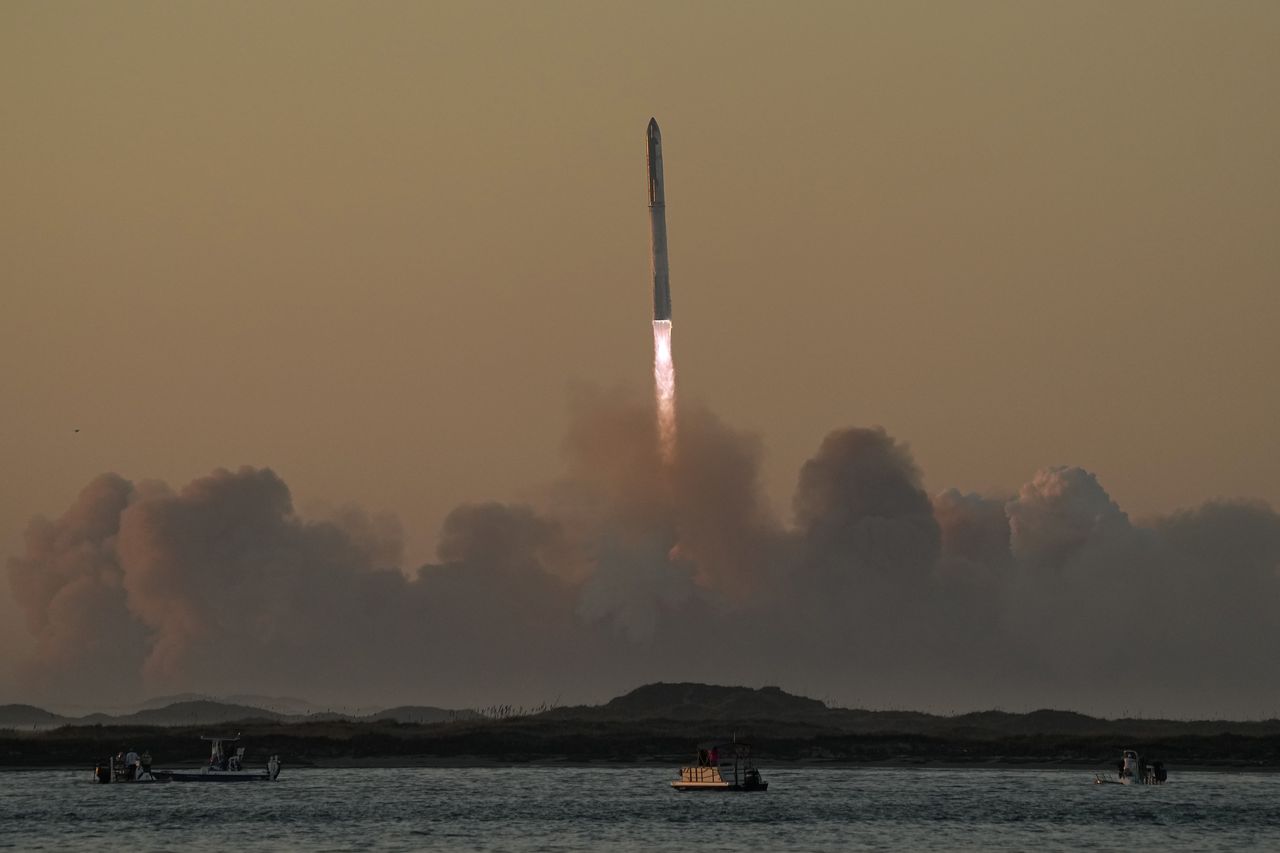 El mega cohete Starship de SpaceX se lanzó para un vuelo de prueba desde Starbase en Boca Chica, Texas.