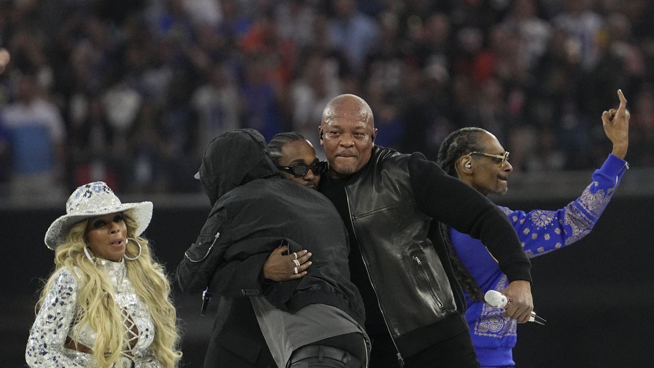 Mary J. Blige, Eminem, Kendrick Lamar,  Dr. Dre y Snoop Dogg en el Super Bowl 56