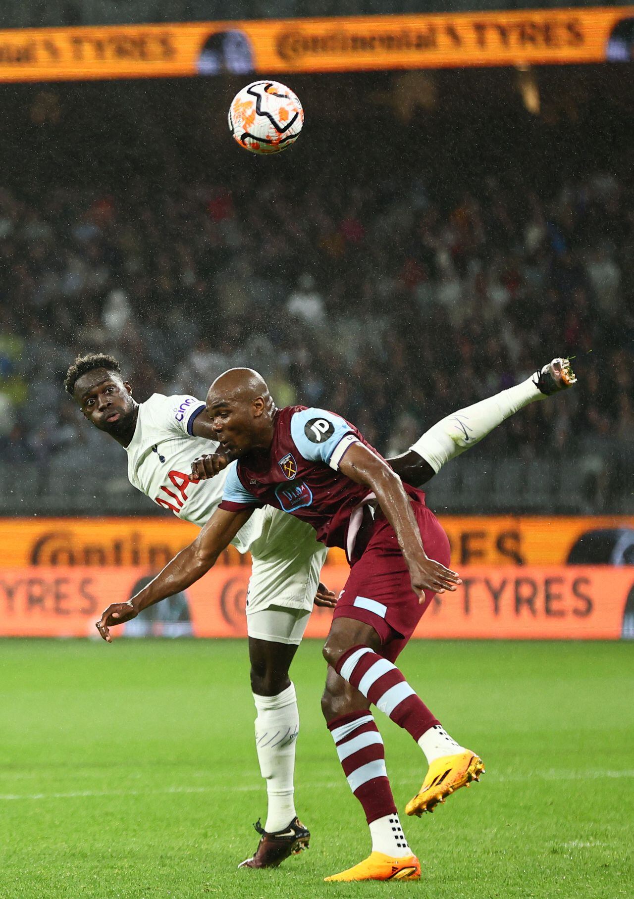 Davinson Sanchez of Tottenham Hotspur (L) and Ben Johnson of West Ham  compete for the ball during an exhibition football match against West Ham at Optus Stadium in Perth on July 18, 2023. (Photo by TREVOR COLLENS / AFP) / -- IMAGE RESTRICTED TO EDITORIAL USE - STRICTLY NO COMMERCIAL USE --