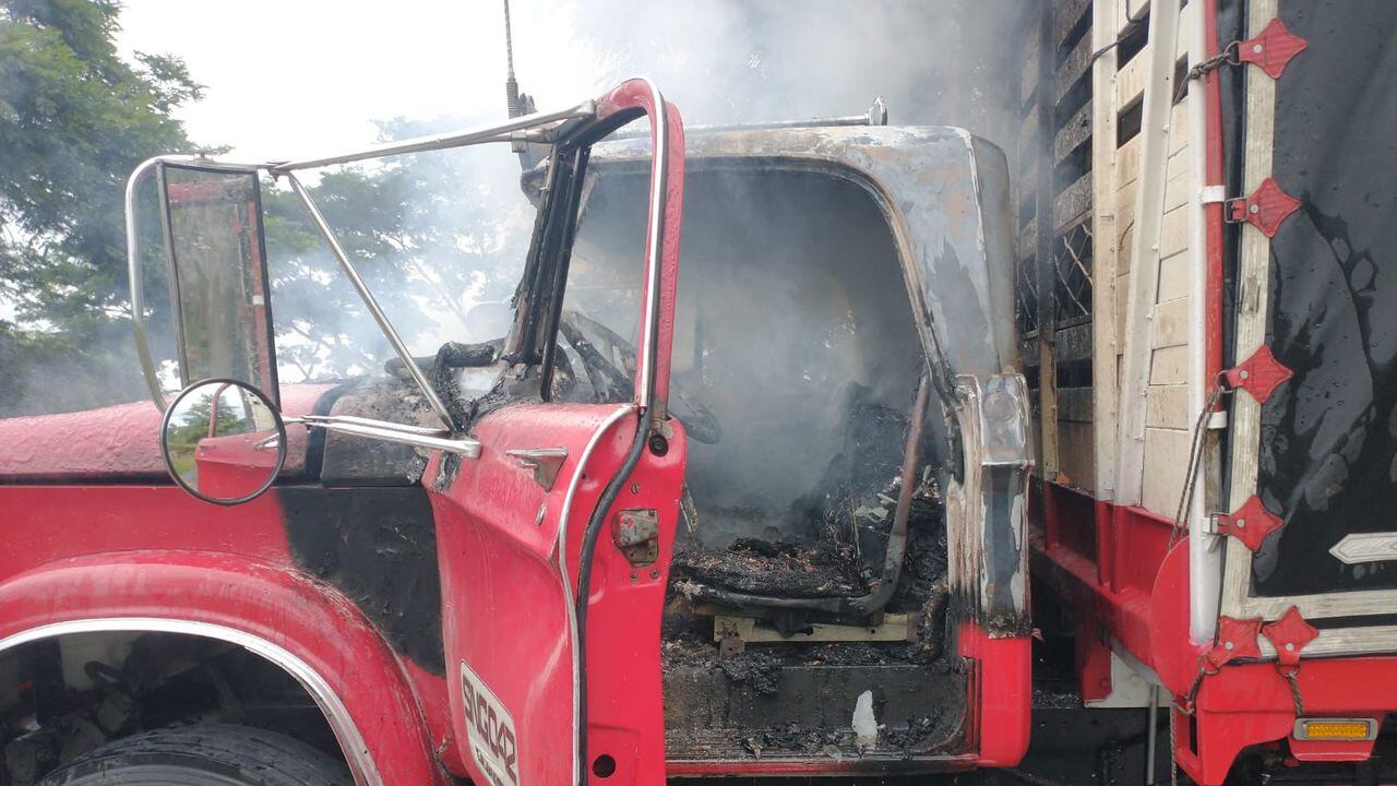 Vehículo incinerado en El Bagre, Antioquia.