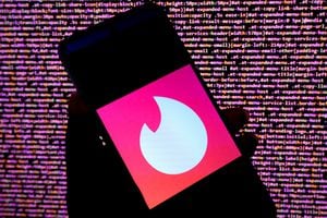 INDIA - 2022/08/22: In this photo illustration a Tinder logo seen displayed on an android smartphone. (Photo Illustration by Avishek Das/SOPA Images/LightRocket via Getty Images)