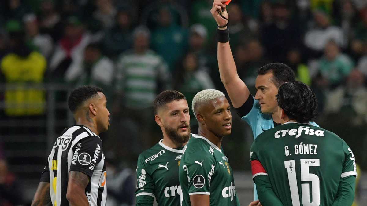 Palmeiras agudizó la crisis de Mineiro