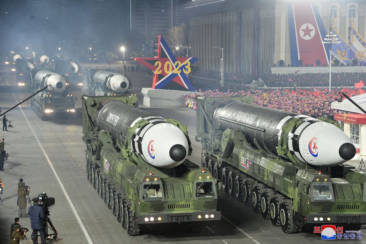 En Imágenes : Misiles en exhibición en desfile de Corea del Norte