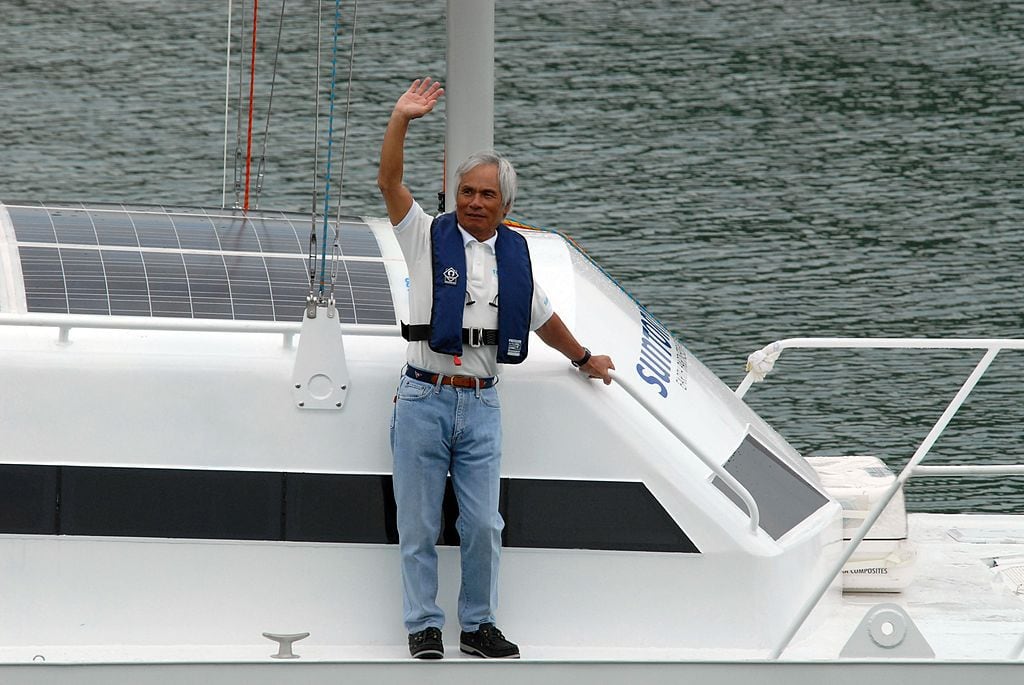 Kenichi Horie de 83 años, se convirtió en el navegante de mayor edad en cruzar el océano Pacífico