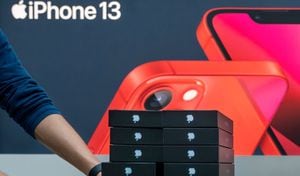 Por cuenta de la pandemia, fabricantes de los teléfonos y computadores Apple deben detener la producción en China