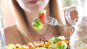 Las ensaladas son saludables pero también pueden provocar efectos adversos si se consume en exceso.