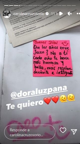 Esta fue la nota que le dejaron a la presentadora antes de grabar. Foto: Instagram @carolinacruzososrio.