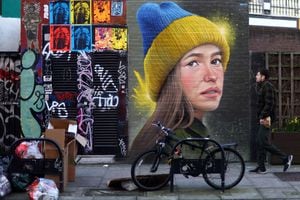 Mural en apoyo de Ucrania del artista WOSKerski, mientras continúa la invasión rusa de Ucrania, en Londres, Gran Bretaña. Foto REUTERS/Hannah McKay