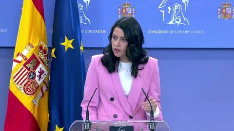 Rueda de prensa de la líder del partido español Ciudadanos, Inés Arrimadas (captura de video).