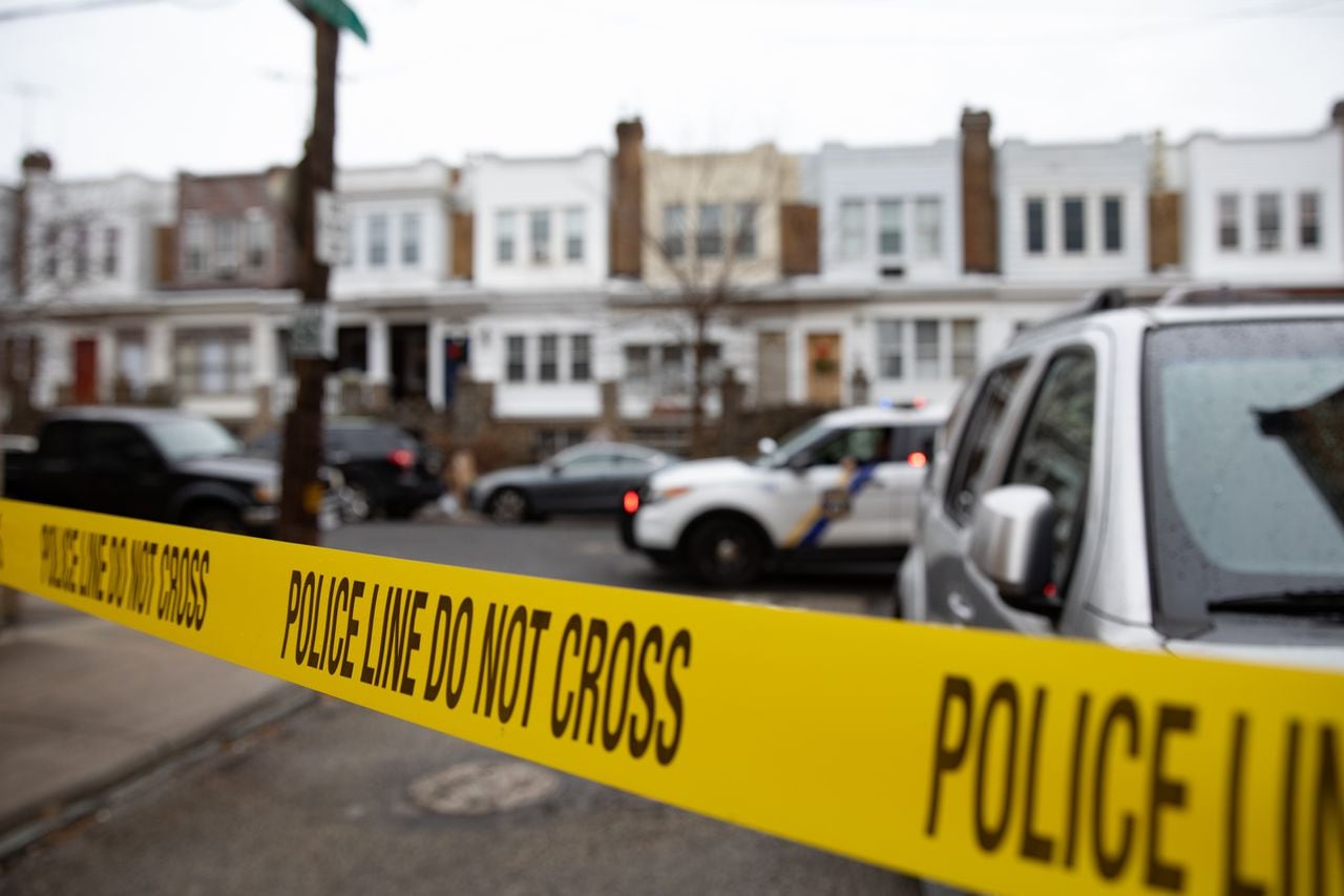 Policía en Pensilvania llega a una zona de crimen