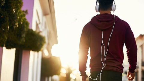 ¿Cuál es el sonido adecuado para escuchar música en la calle?