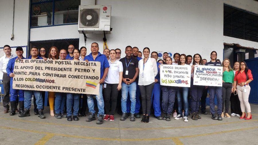 Trabajadores de la empresa postal de Colombia piden ayuda al gobierno para que no desaparezca la compañía 4-72.
