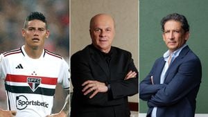 James Rodríguez, Carlos Antonio Vélez y Antonio Casale