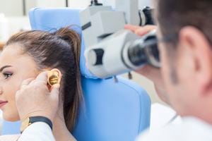 Contaminación auditiva - audición - médico oído