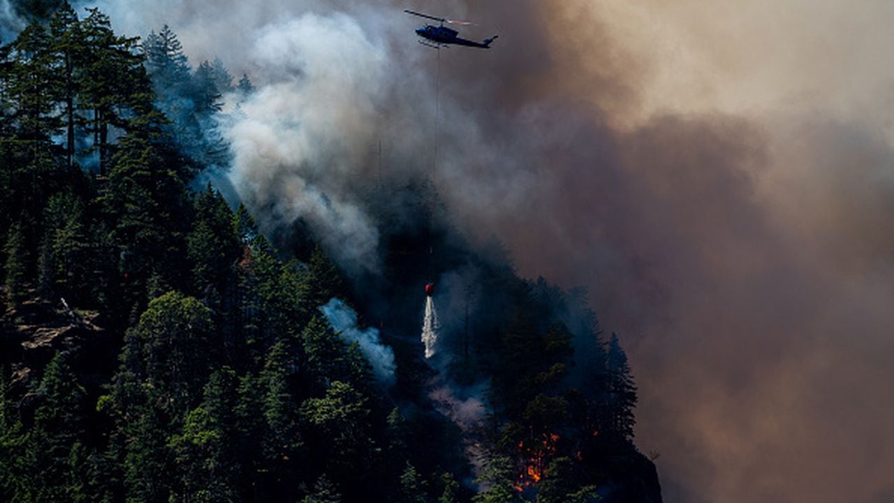 Quebec que se convirtió en el epicentro de incendios forestales que arrasan gran parte de Canadá, prevé evacuar a miles de personas más en las próximas horas, dijo este miércoles el primer ministro de la provincia. Photographer: James MacDonald/Bloomberg via Getty Images