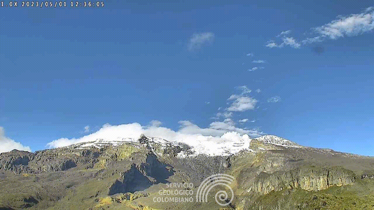Imágenes del estado del Nevado del Ruiz este 1 de mayo, según el reporte del Servicio Geológico Colombiano.
