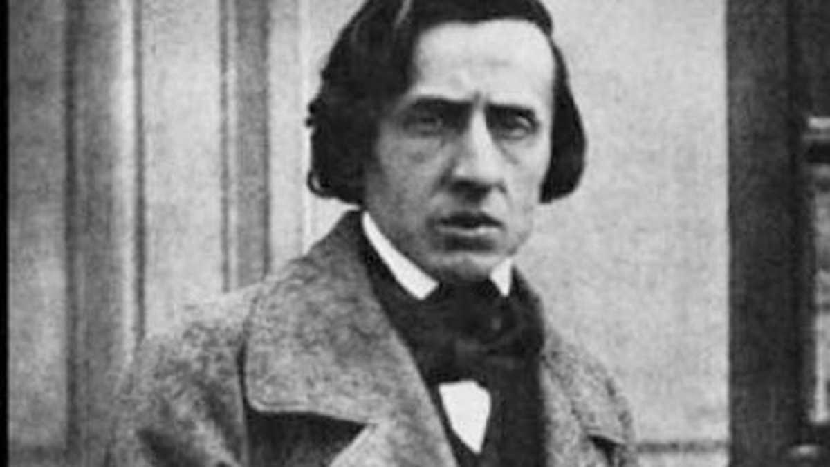 Chopin era antipático, aristocrático, avaro y se creía más que sus colegas. Fue un innovador en el piano que al darse cuenta de su talento resolvió no tener maestros.
