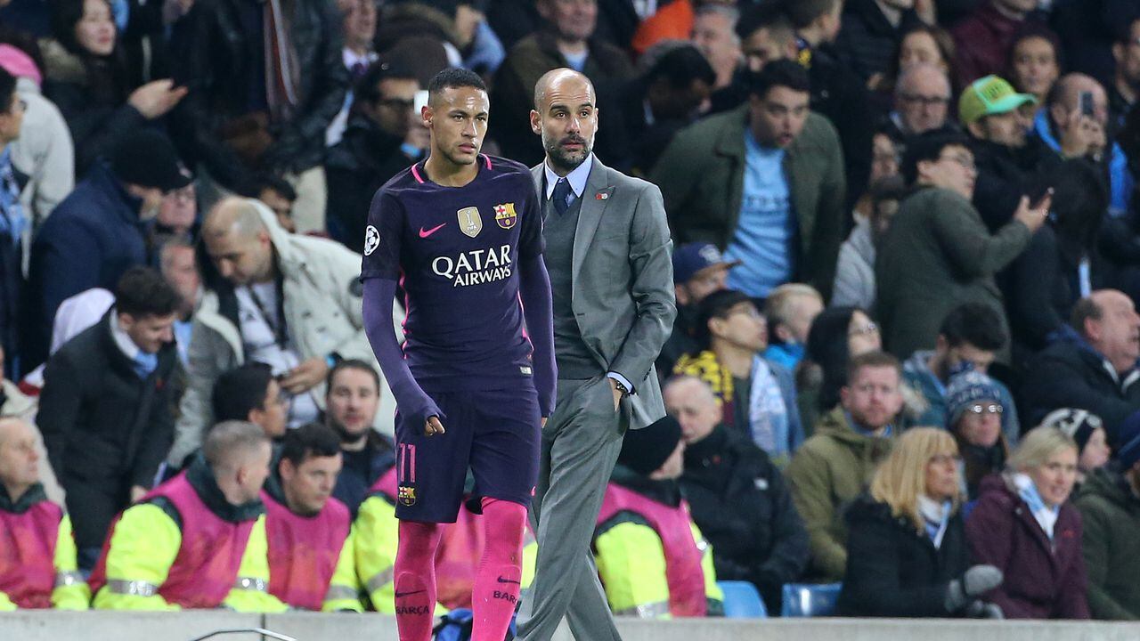 Neymar Jr y Pep Guardiola, durante un partido entre Manchester City y Barcelona por Champions League, en 2016.
