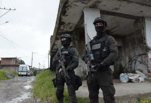 Buenaventura: Operativos de control por grupos especiales de la Policía en los barrios de Buenaventura, luego de las amenazas de grupos insurgentes. foto Aymer Álvarez Jr. Julio 5-23