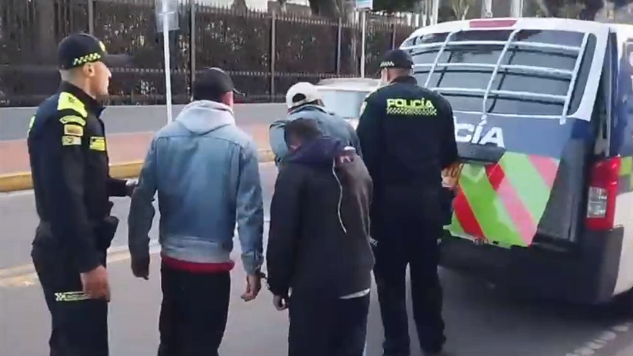 Con el cáliz en la mano: ladrones fueron descubiertos cuando intentaban desocupar una iglesia en Bogotá