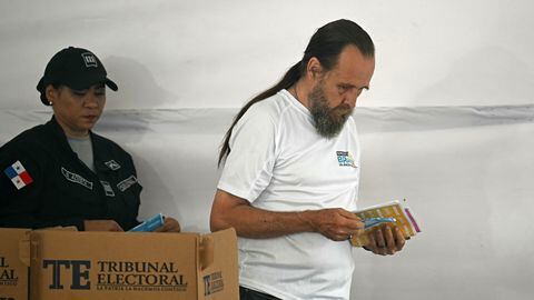 Panameños votando