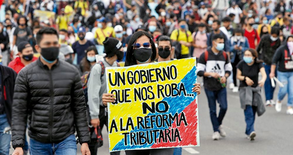 Pese a los tiempos de pandemia, miles de colombianos salieron a las calles para protestar en contra del Gobierno. 