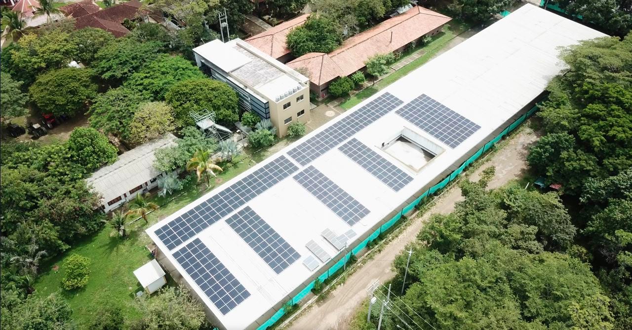 Entregan planta solar fotovoltaica que beneficiará a cerca 2000 aprendices y funcionarios del centro de formación del Sena en Casanare.