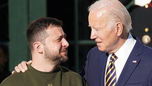 El presidente de los Estados Unidos, Joe Biden, recibe al presidente de Ucrania en la Casa Blanca en Washington.