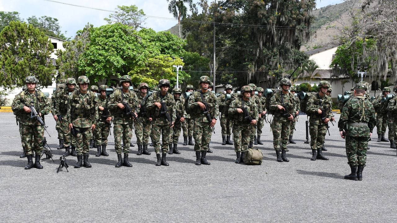 El Ejército refuerza la seguridad en el Valle del Cauca con cinco nuevos pelotones de soldados profesionales.