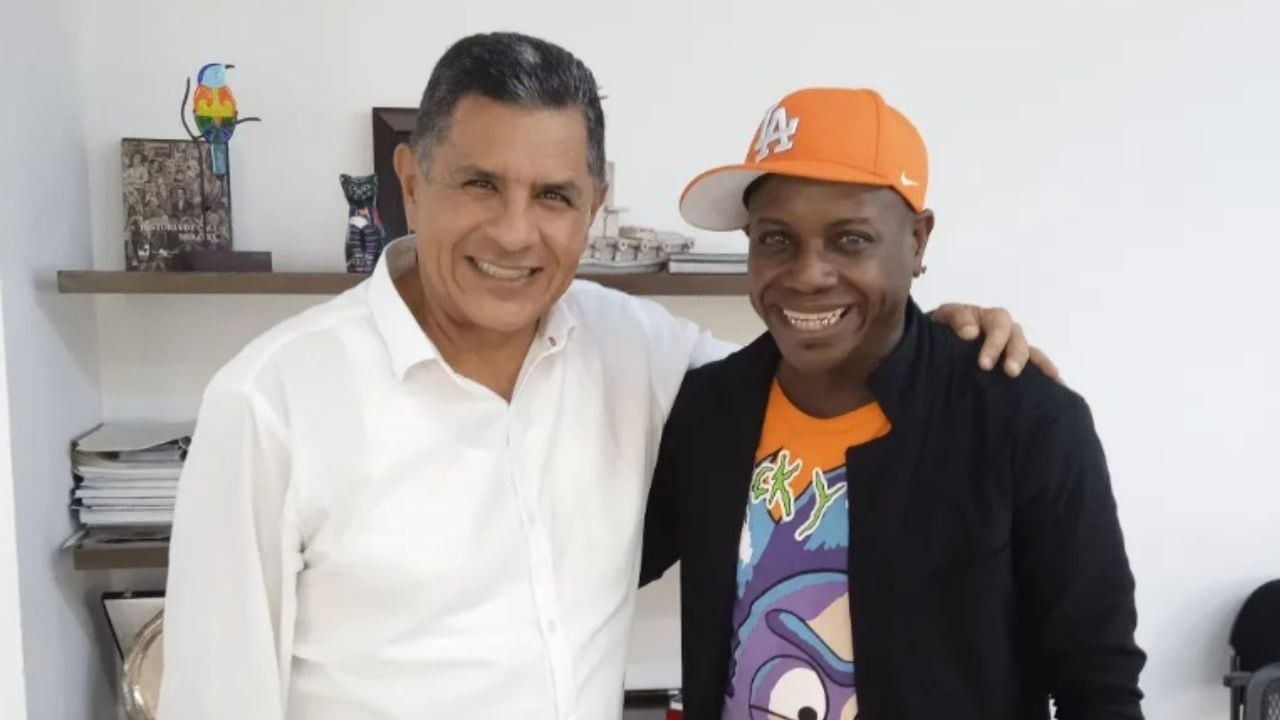 Tirso Duarte junto al alcalde de Cali.