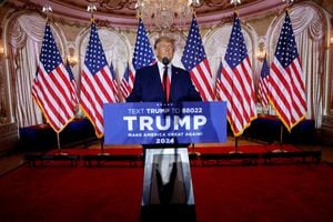 El expresidente de Estados Unidos, Donald Trump, anuncia que volverá a postularse para presidente de Estados Unidos en las elecciones presidenciales de Estados Unidos de 2024 durante un evento en su propiedad de Mar-a-Lago en Palm Beach, Florida, Estados Unidos, el 15 de noviembre de 2022. 