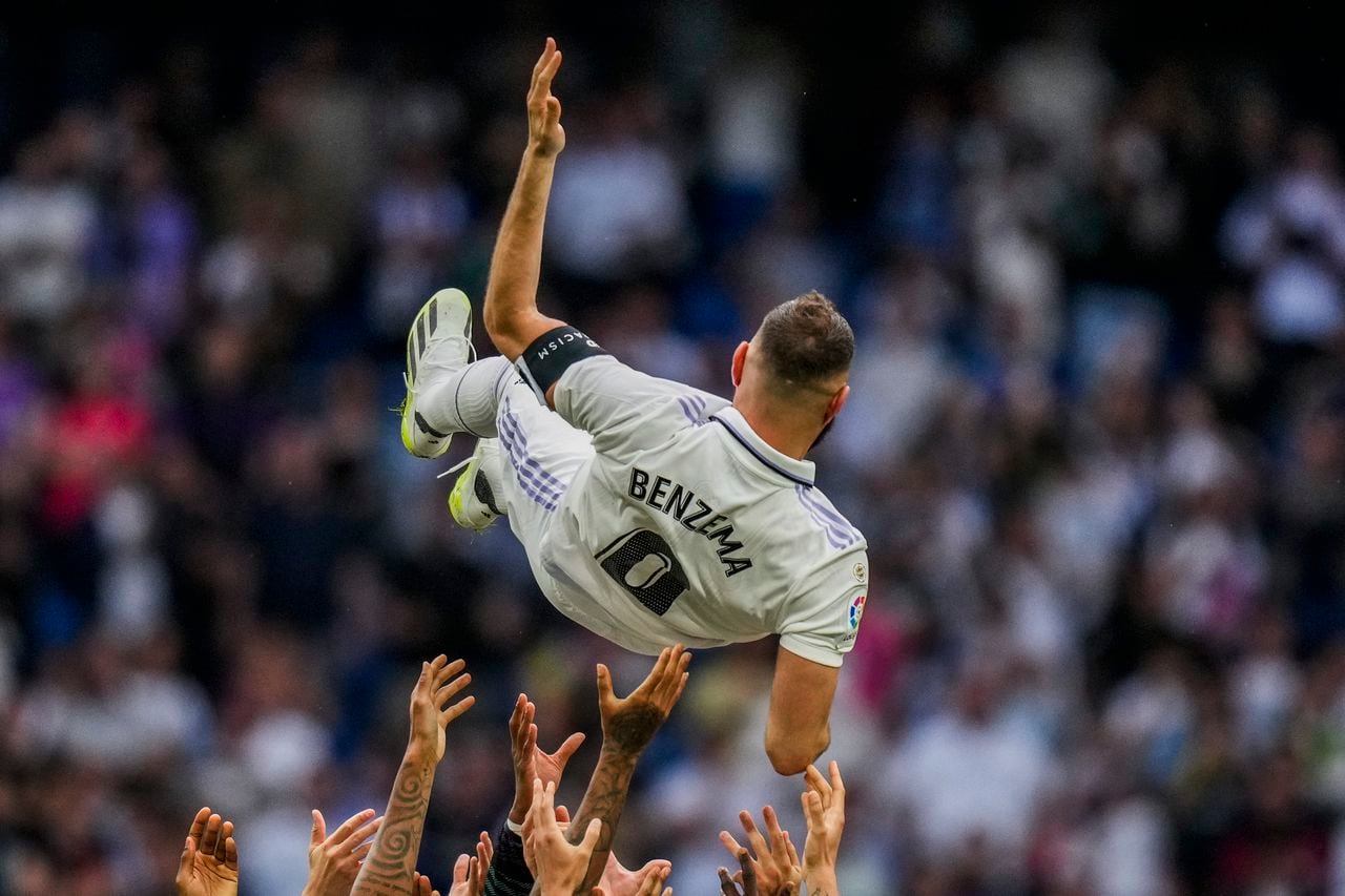 Real Madrid's Karim Benzema is thrown in the air by teammates after their Spanish La Liga soccer match against Athletic Bilbao at the Santiago Bernabeu stadium in Madrid, Sunday, June 4, 2023. (AP Photo/Bernat Armangue)