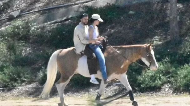Bad Bunny y Kendall Jenner fueron captados en una cita para montar a caballo.