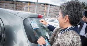Durante el lanzamiento del plan piloto, la alcaldesa Claudia López aseguró que Bogotá va a morir en el trancón si no avanzamos en el carro compartido.