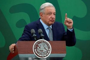 López Obrador ha comparado la situación que vive ahora Trump con lo que él mismo vivió a comienzos de siglo cuando gobernaba Ciudad de México
