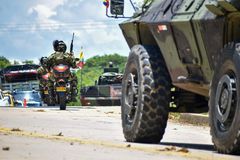 El destacamento militar se ha desplegado para supervisar y resguardar más de 300 puestos de votación, abarcando tanto zonas urbanas como rurales del Valle del Cauca.