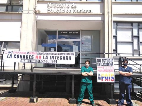 Juan Pablo Ovalle, médico en huelga que exige convalidar su título de especialista.