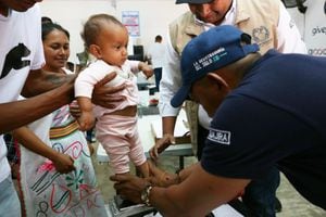 El Instituto Colombiano de Bienestar Familiar (ICBF) y la Registraduría Nacional adelantaron jornadas de identificación y registro de 600 niñas, niños y adolescentes wayúu en el municipio de Uribia, en La Guajira, con el objetivo de que no queden expuestos a bandas criminales.