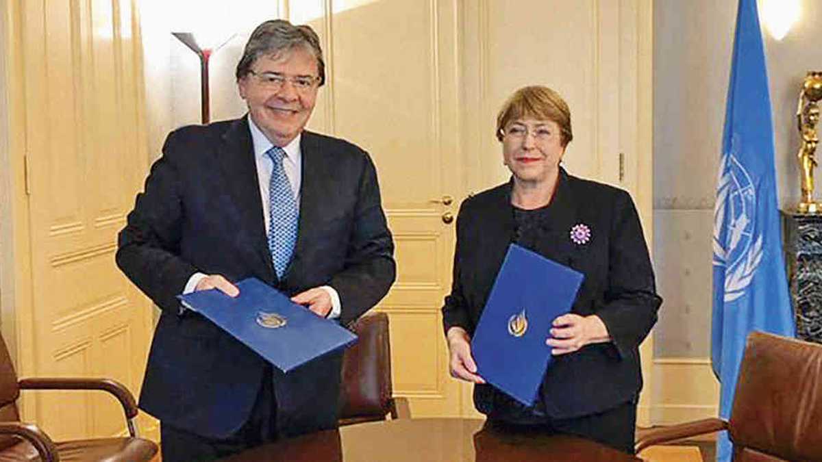 Después de siete meses de discusión, el canciller Carlos H. Trujillo y la alta comisionada para los derechos humanos de la ONU, Michelle Bachelet, firmaron la renovación del mandato que le permite a su oficina estar en el país.