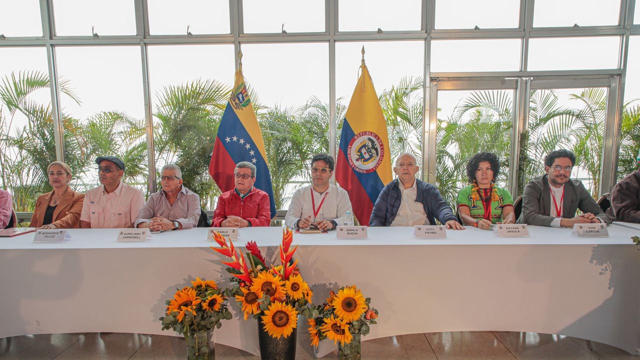 Delegaciones de paz del Gobierno y del ELN en Caracas (Venezuela).