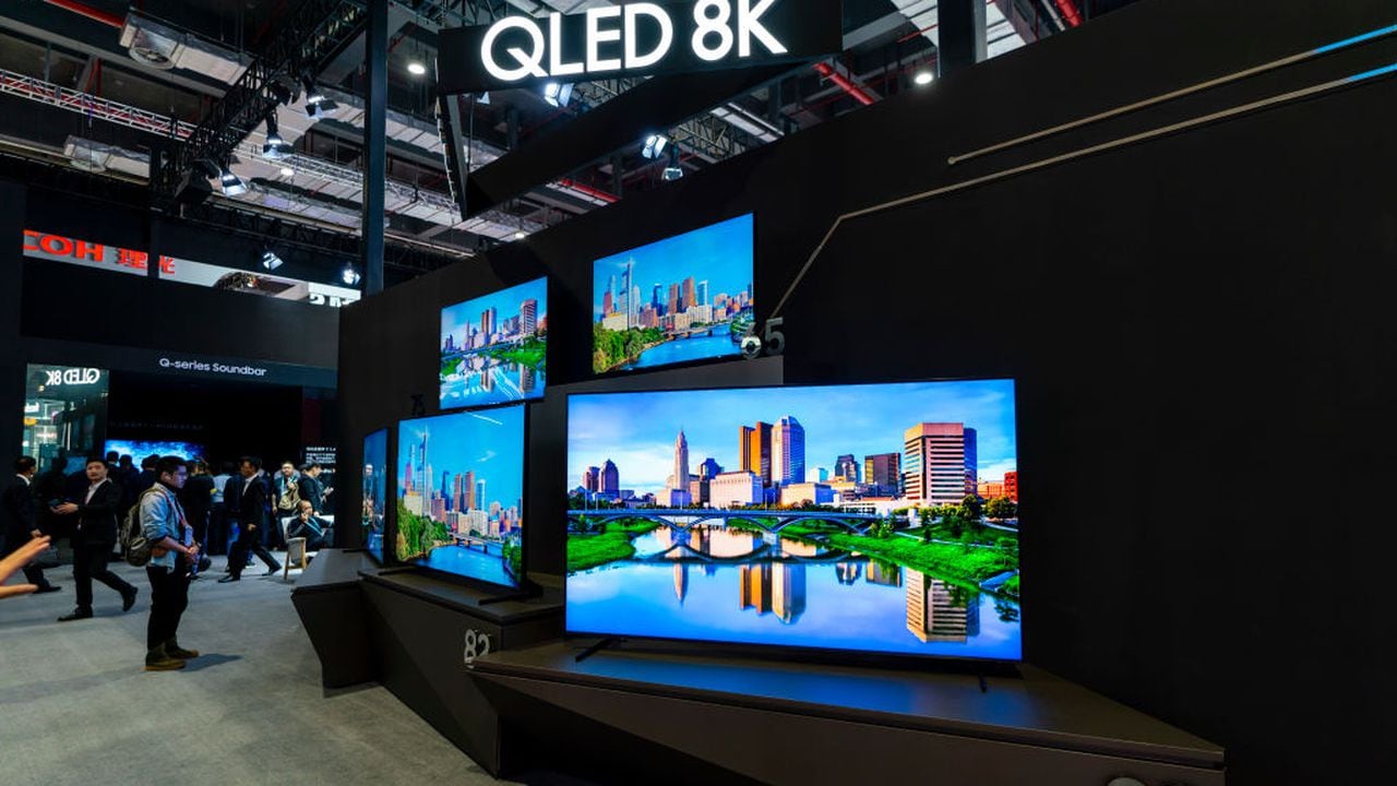 Los televisores Samsung QLED 8K se muestran durante la 2.a Exposición Internacional de Importaciones de China (CIIE) en el Centro Nacional de Convenciones y Exposiciones el 6 de noviembre de 2019 en Shanghai, China (Foto de VCG/VCG vía Getty Images)