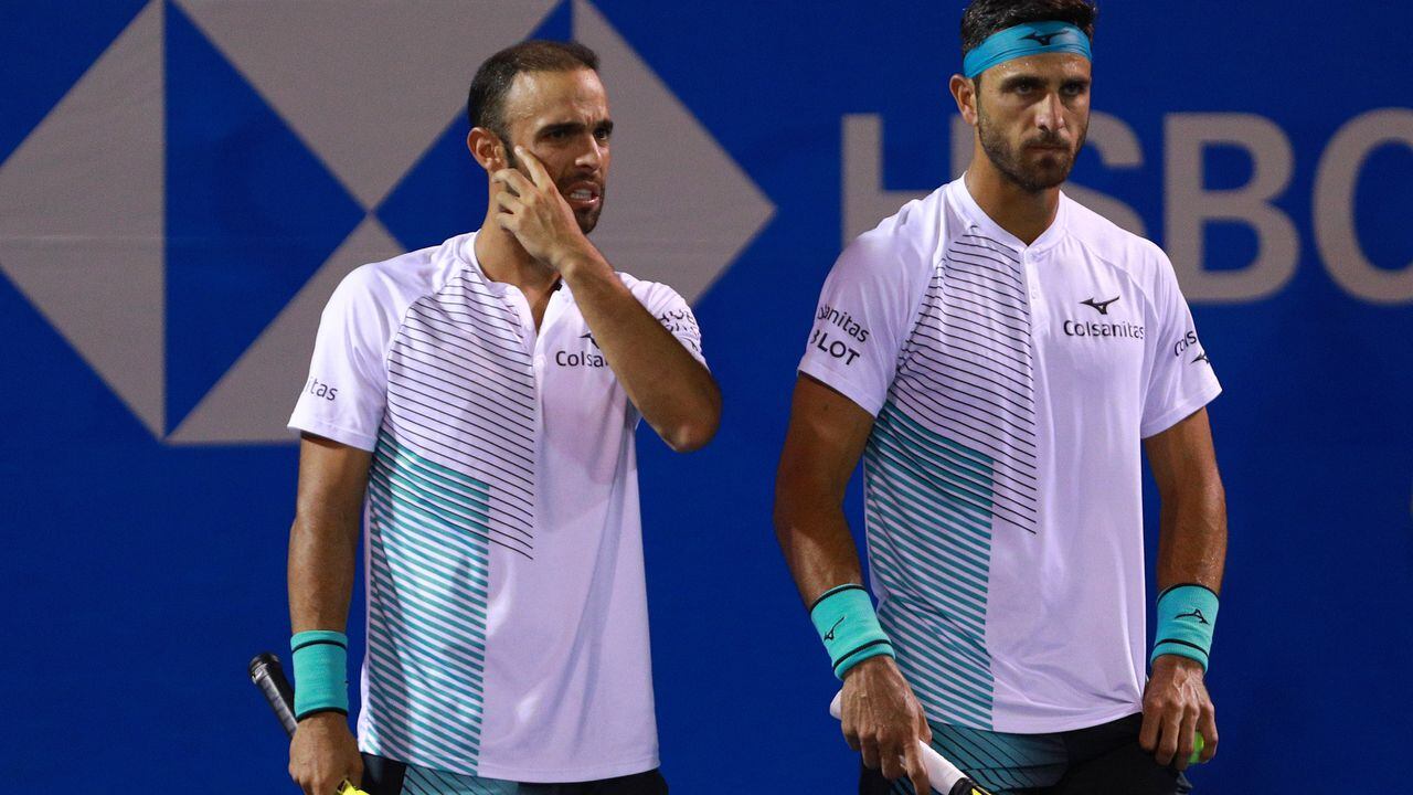ACAPULCO, MEXICO - FEBRUARY 28: Robert Farah and Sebastian Cabal of Colombia look on during the singles match between Robert Farah and Sebastian Cabal of Colombia and Adrian Mannarino and Fabrice Martin of France as part of the ATP Mexican Open 2020 Day 5 at Princess Mundo Imperial on February 28, 2020 in Acapulco, Mexico. (Photo by Regina Cortina/Jam Media/Getty Images)